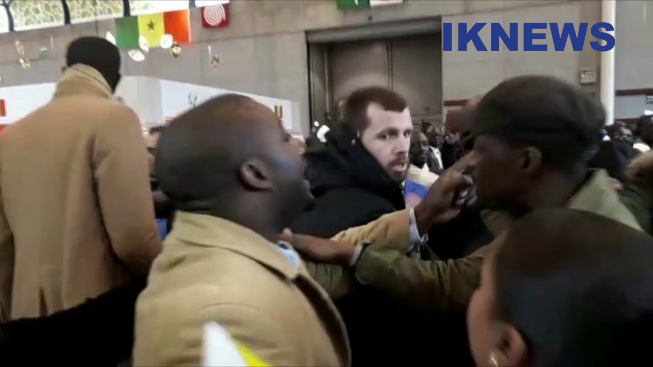 Video de la violente bagarre entre des soutiens de Guy Marius Sagna et des individus au Salon de l’Agriculture à Paris