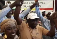 Paris: forte mobilisation de la coalition Benno Bokk Yaakaar lors du meeting de clôture. Revivez les temps fort de ce meeting