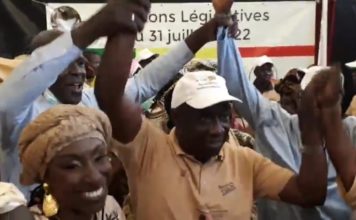 Paris: forte mobilisation de la coalition Benno Bokk Yaakaar lors du meeting de clôture. Revivez les temps fort de ce meeting