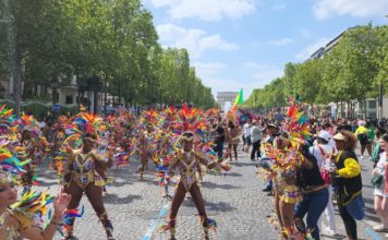 Paris: Carnaval 2023 sur les Champs- Élysées